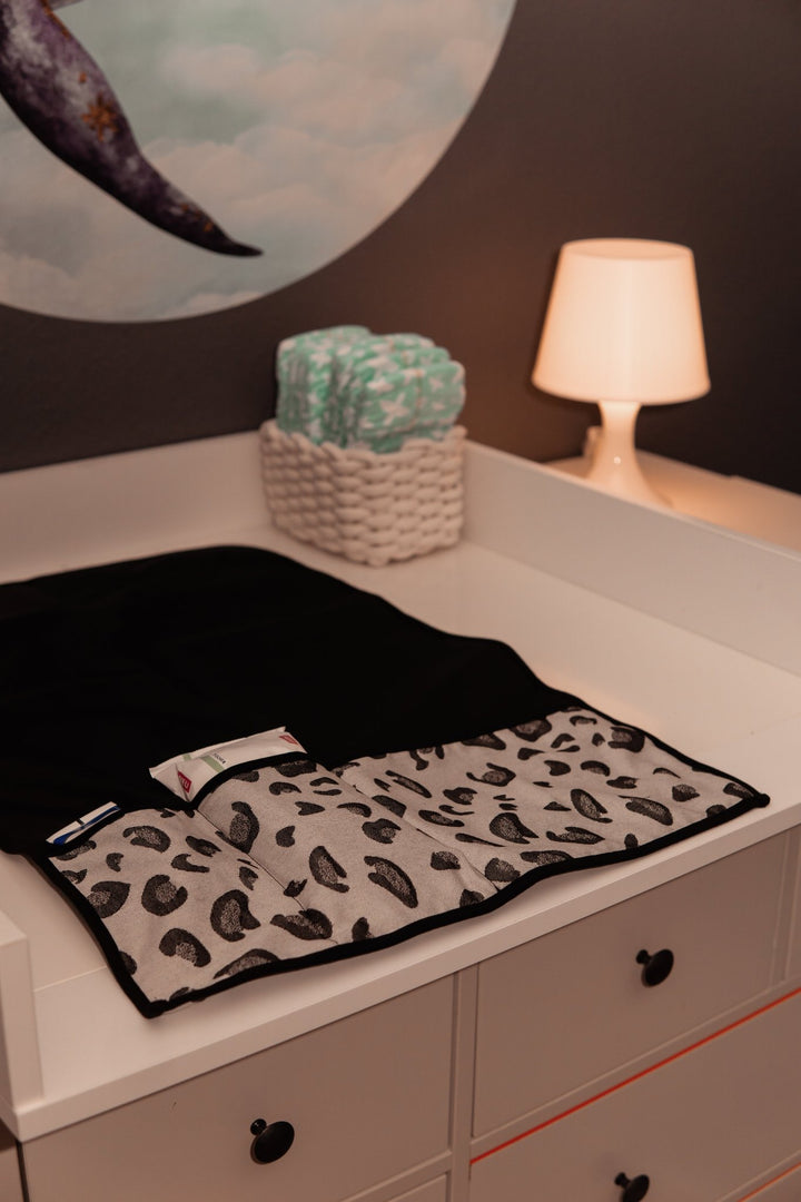 Aankleedkussen Safari Monochroom - KOKADI