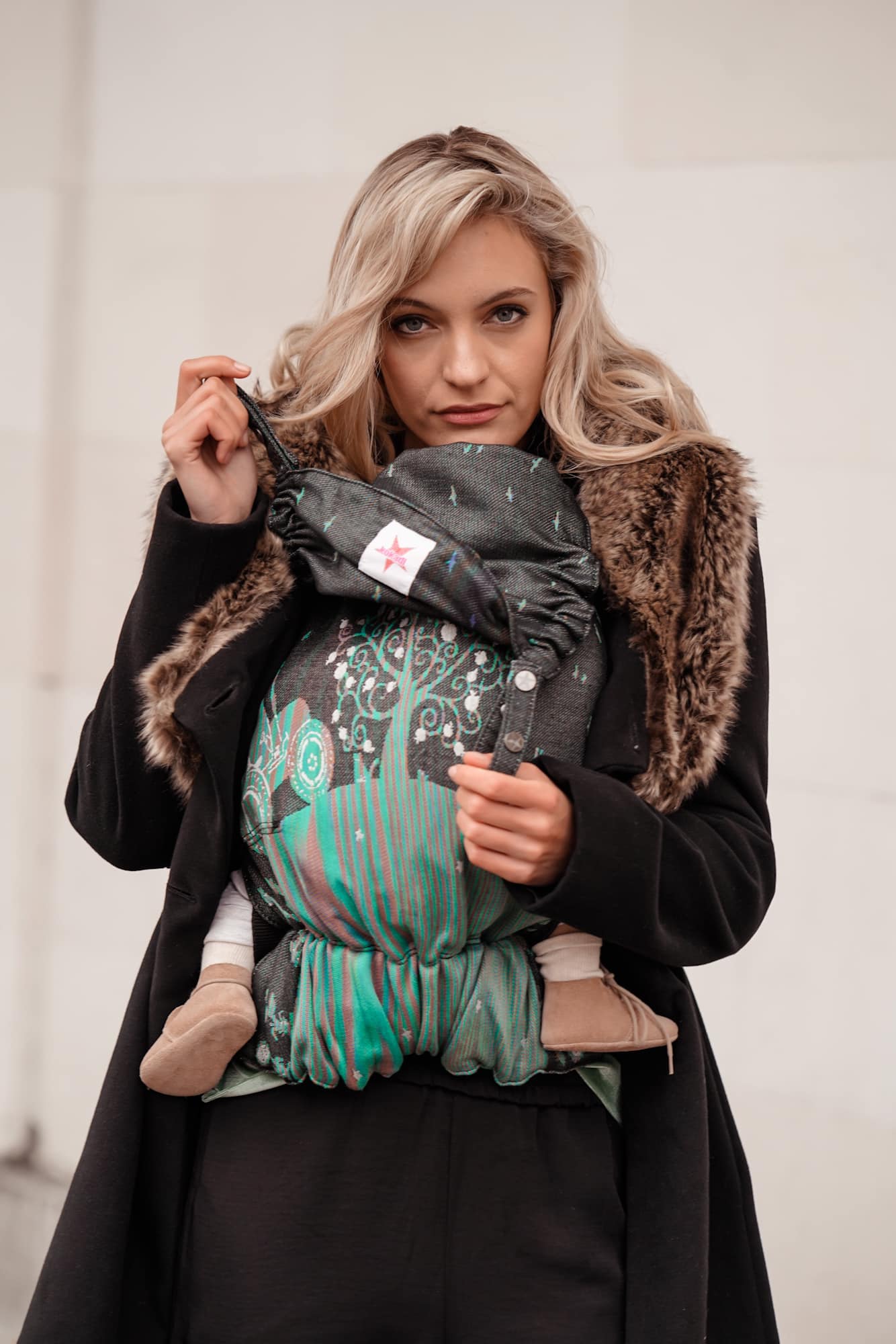 Babytrage Flip Cosmos Bauernhof - KOKADI